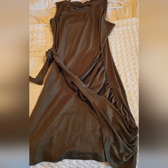 Olive Green Sleeveless Dress - Picture 2 of 4